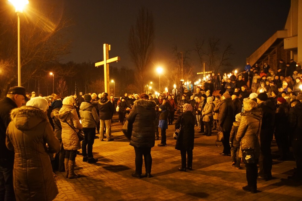 Tradycyjnie, w piątek przed Niedzielą Palmową w każdej rudzkiej parafii odbyła się droga krzyżowa. Wierni w procesji z krzyżem przeszli ulicami miasta modląc się.