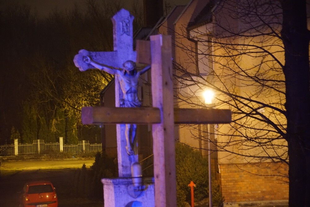 Tradycyjnie, w piątek przed Niedzielą Palmową w każdej rudzkiej parafii odbyła się droga krzyżowa. Wierni w procesji z krzyżem przeszli ulicami miasta modląc się.