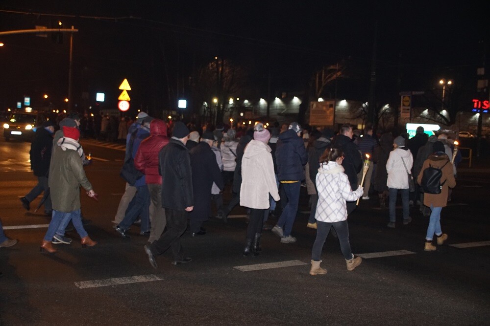 Tradycyjnie, w piątek przed Niedzielą Palmową w każdej rudzkiej parafii odbyła się droga krzyżowa. Wierni w procesji z krzyżem przeszli ulicami miasta modląc się.