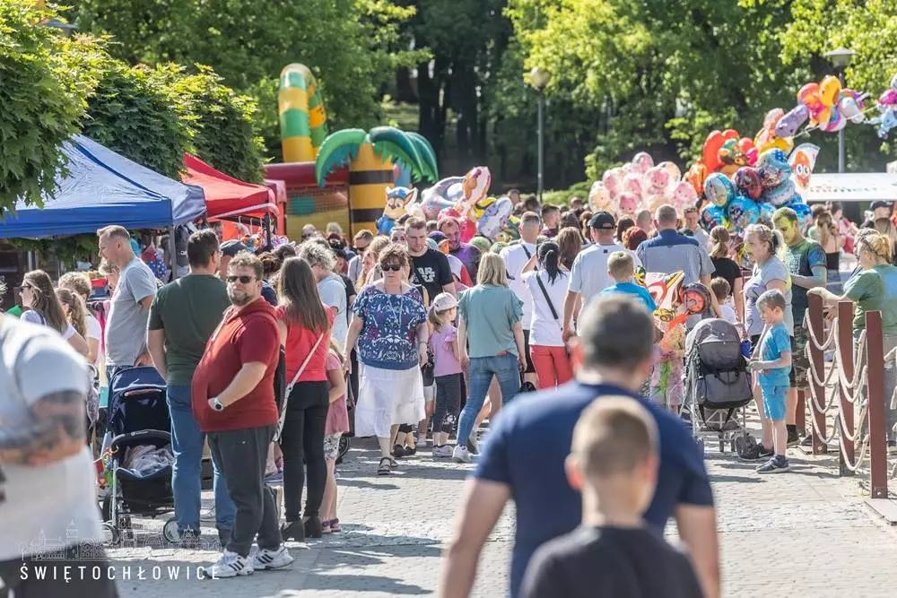 1 czerwca obchodziliśmy Międzynarodowy Dzień Dziecka. Z tej okazji w Świętochłowicach odbyła się impreza skierowana do najmłodszych mieszkańców naszego miasta.

fot. Rafał Zduńczyk