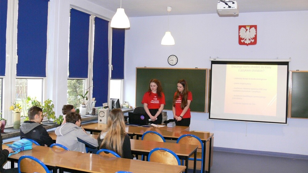 W Zespole Szkół Ogólnokształcących nr 1 w Świętochłowicach odbył się Dzień Otwarty. Młodzież wzięła udział w warsztatach psychologiczno - pedagogicznych, ratowniczo - medycznych, biologicznych w Zielonej Pracowni, a także dowiedziała się, że w szkole działa Koło Wolontariatu.