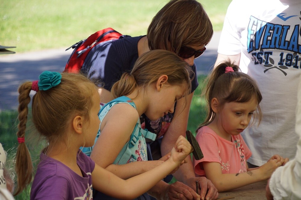 W niedzielę w Muzeum &#8222;Górnośląski Park Etnograficzny w Chorzowie&#8221; 13 maja zorganizowano &#8220;Dzień Rzemieślnika i PreIndustriadę&#8221;. Nie zabrakło tam również przedstawicieli Świętochłowic.