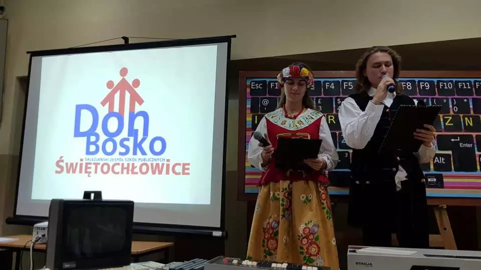 W Salezjańskim Zespole Szkół Publicznych w Świętochłowicach odbyła się kolejna edycja Dnia Śląskiego - tym razem w wydaniu informatycznym. Nie zabrakło gryfnych dziołszek i szwarnych karlusów oraz komputerowych maszkytów.