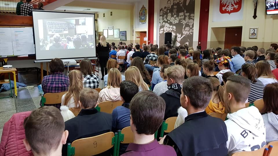 W Salezjańskim Zespole Szkół Publicznych w Świętochłowicach odbyła się kolejna edycja Dnia Śląskiego - tym razem w wydaniu informatycznym. Nie zabrakło gryfnych dziołszek i szwarnych karlusów oraz komputerowych maszkytów.