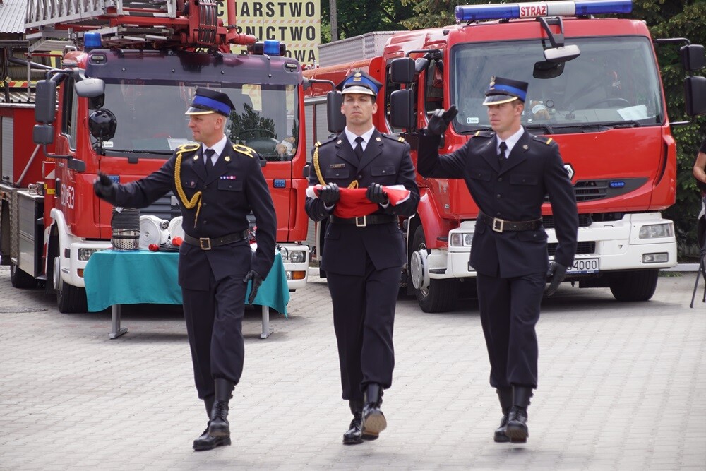 Dzisiaj przed Komendą Państwowej Straży Pożarnej w Świętochłowicach odbyły się uroczystości z okazji Dnia Strażaka.