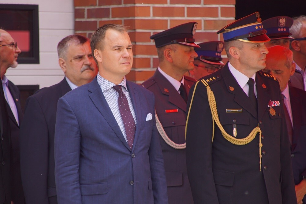 Dzisiaj przed Komendą Państwowej Straży Pożarnej w Świętochłowicach odbyły się uroczystości z okazji Dnia Strażaka.