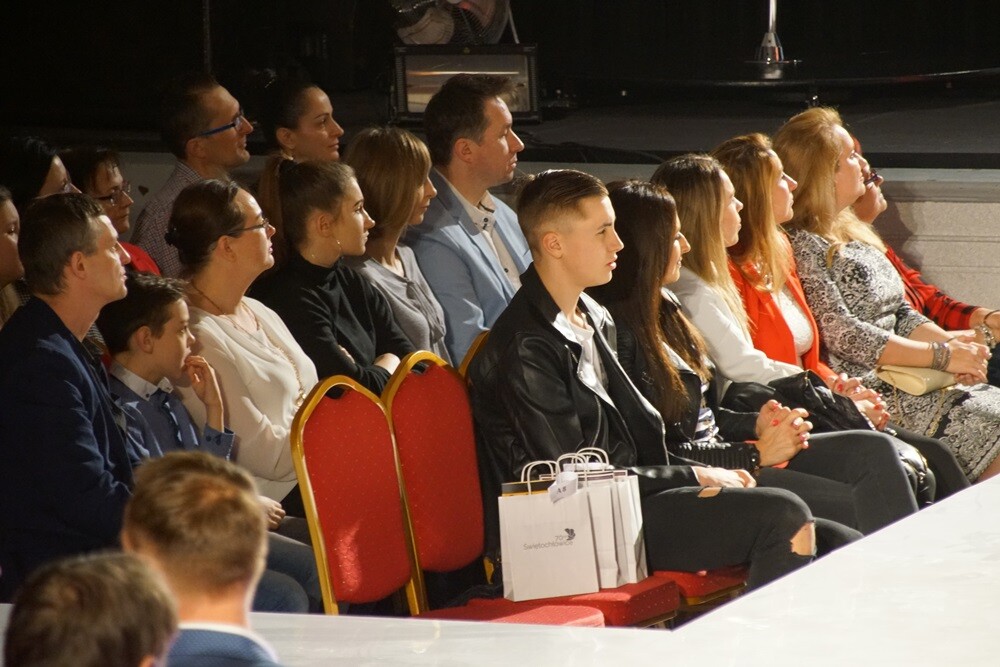 W sobotę odbyła się IV edycja Fashion Inside, wielkiego święta Mody! Coroczne wydarzenie ma promować młodych, zdolnych Projektantów oraz łączyć Modę z szeroko pojętą Kulturą.