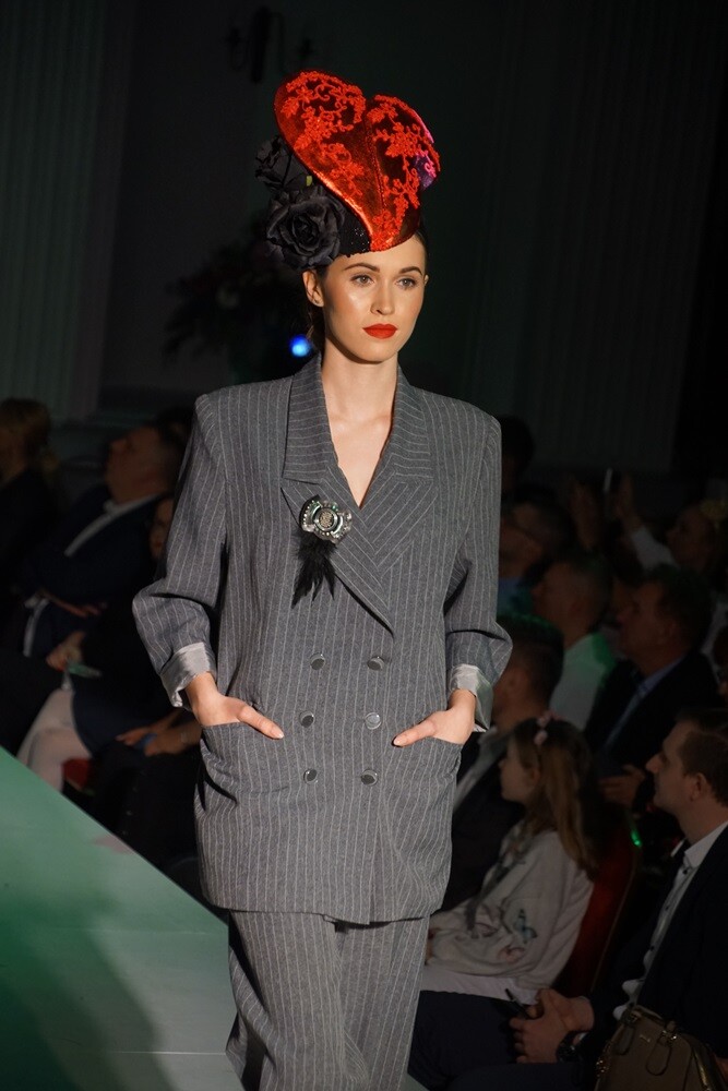 W sobotę odbyła się IV edycja Fashion Inside, wielkiego święta Mody! Coroczne wydarzenie ma promować młodych, zdolnych Projektantów oraz łączyć Modę z szeroko pojętą Kulturą.