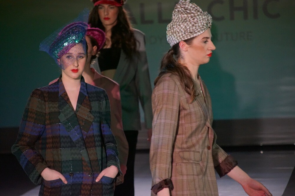 W sobotę odbyła się IV edycja Fashion Inside, wielkiego święta Mody! Coroczne wydarzenie ma promować młodych, zdolnych Projektantów oraz łączyć Modę z szeroko pojętą Kulturą.