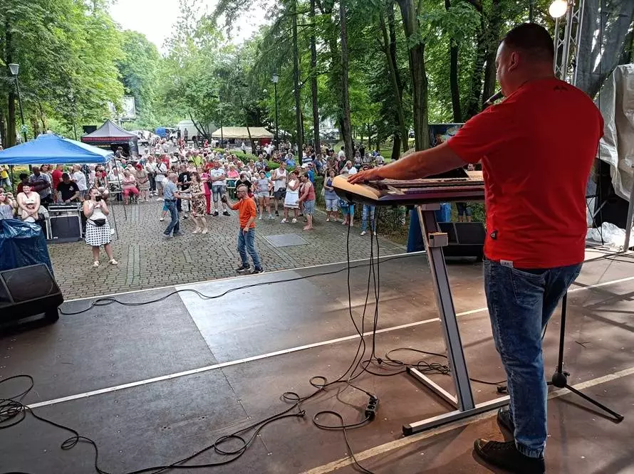 W ubiegłą sobotę odbył się kolejny koncert z cyklu imprez plenerowych "Muzyczne Spotkania Sąsiadów z Radiem Silesia". Tym razem festyn odbył się w dzielnicy Zgoda.