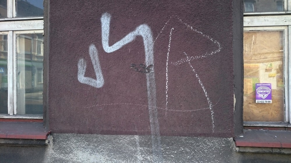 Popisane i zniszczone farbą mury i elewacje - żadne miasto nie jest od tego wolne, nie ma też stuprocentowo skutecznego sposobu na zwalczanie takiego wandalizmu.