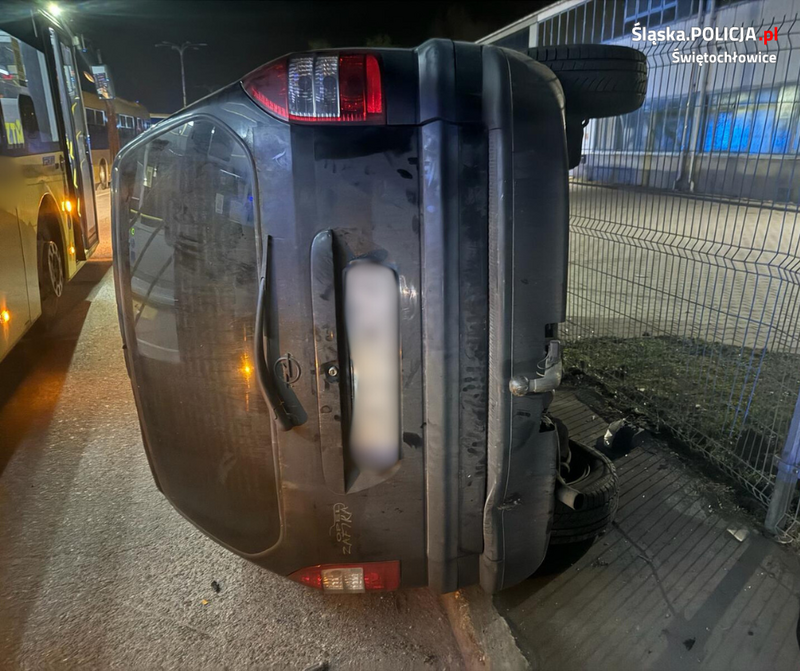 Groźna kolizja z autobusem. Kierowca osobówki był kompletnie pijany!