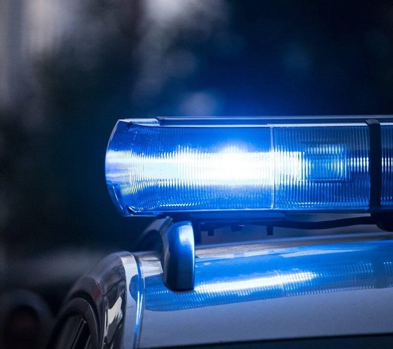 Groźny wypadek na ulicy Łagiewnickiej - samochód uderzył w słup. Kierowca w szpitalu