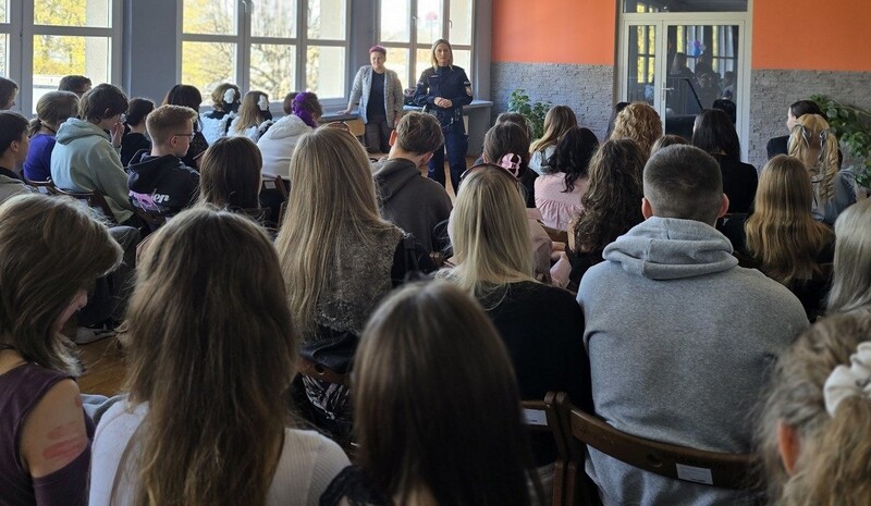 Hejt rani jak przemoc – profilaktyczne spotkanie licealistów ze świętochłowicką policją