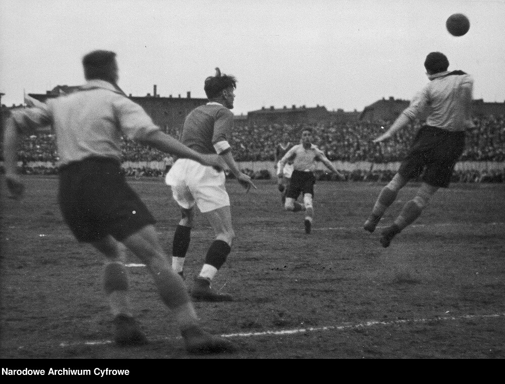 Kiedyś słyszał o nim każdy świętochłowiczanin. Piłkarz, olimpijczyk i reprezentant Polski w latach 1936–1939 - Hubert August Gad był dumą Świętochłowic. Świetnie zapowiadającą się piłkarską karierę przerwała jedna tragiczna śmierć. Poznajcie historię pewnego piłkarza.