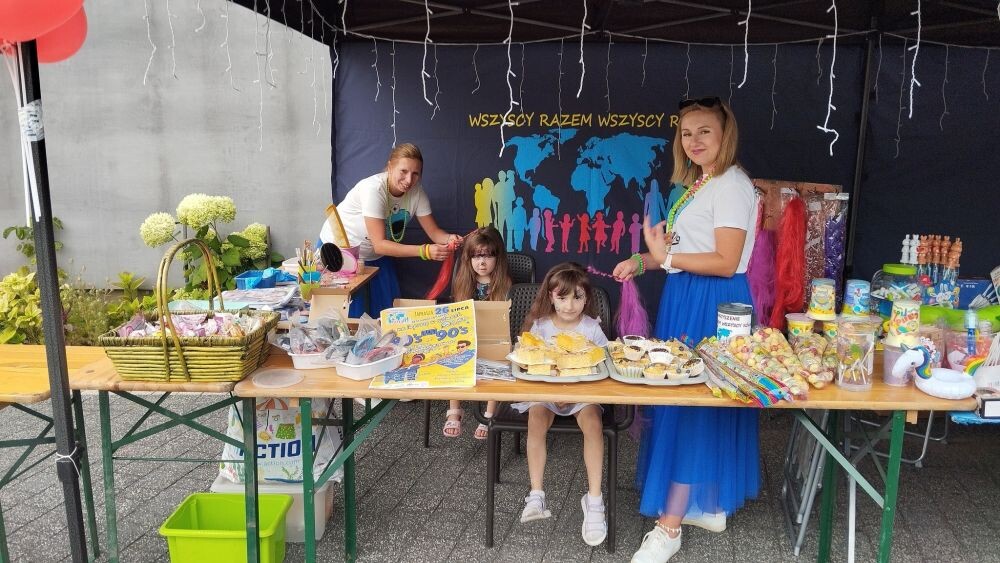 Za nami charytatywna impreza w stylu lat 80. i 90.!/fot. Stowarzyszenie Wszyscy Razem, Wszyscy Równi