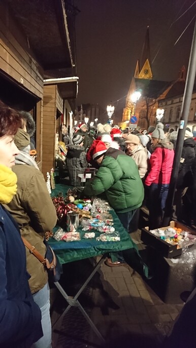 Inaguracja sezonu świątecznego na miejskim deptaku.