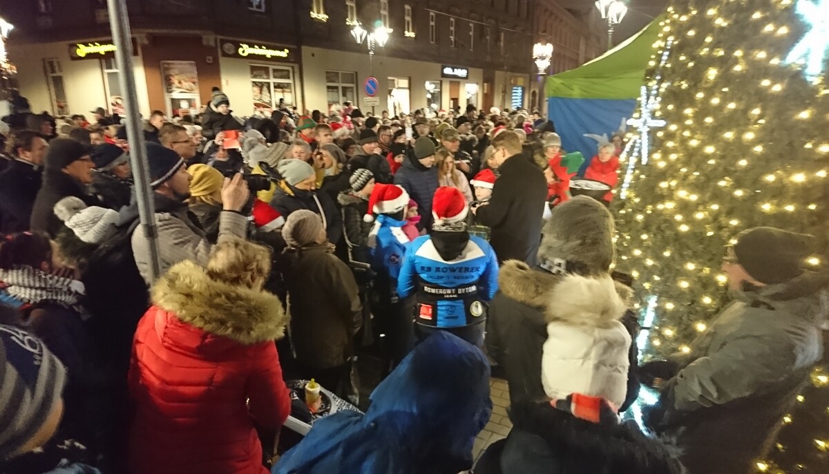 Inaguracja sezonu świątecznego na miejskim deptaku.