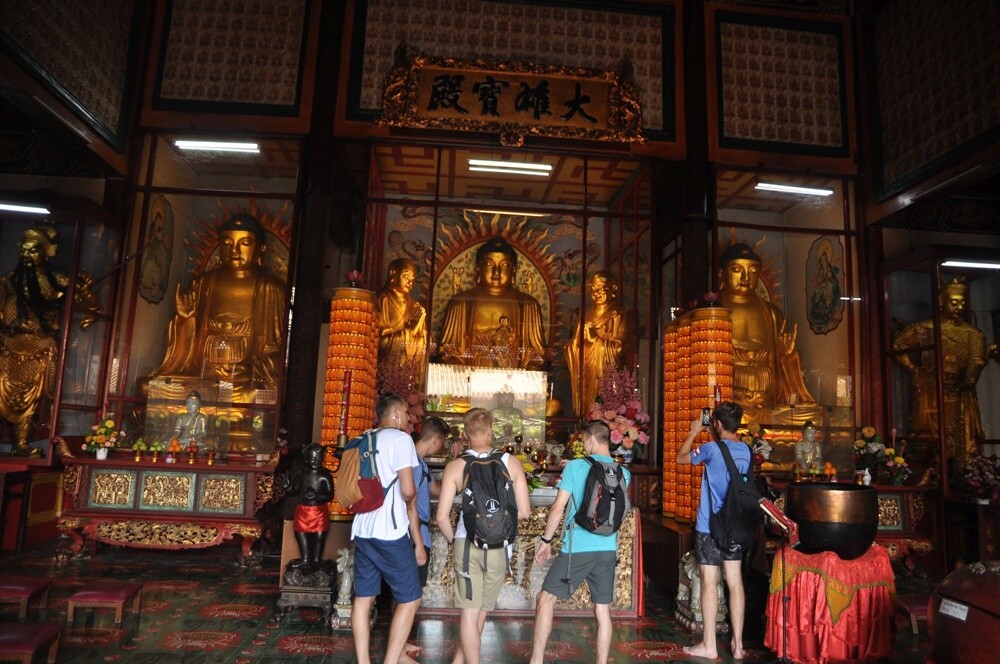 Po ponad trzech tygodniach spędzonych w Azji Południowo-Wschodniej młodzi podróżnicy z I LO im. J.Kochanowskiego w Świętochłowicach powrócili do domów. W ramach projektu "Kochanowski w Azji" uczniowie wraz z opiekunami zwiedzali Singapur i Malezję.