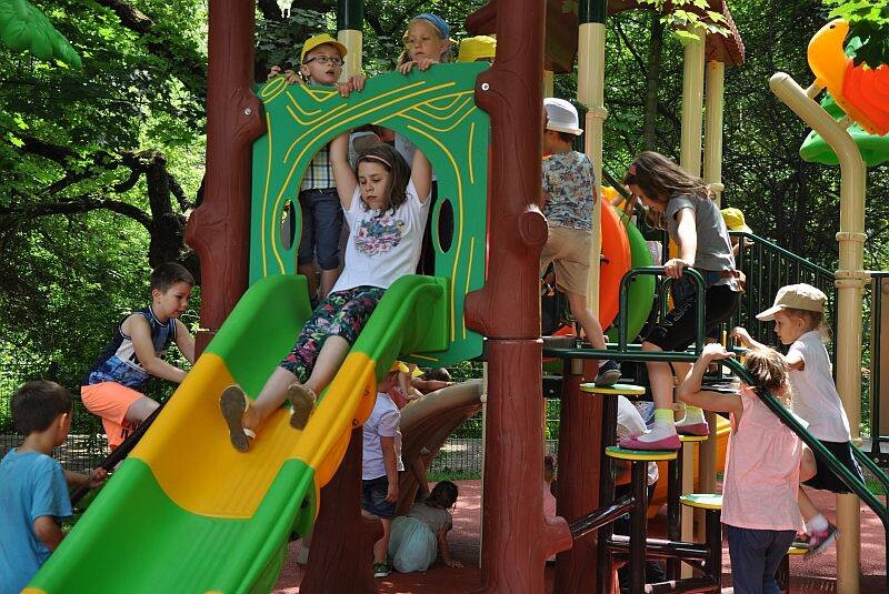 Powstał nowy park miejski na osiedlu Podgórze. Przestrzeń w rejonie ul. Śląskiej na Zgodzie zrewitalizowana została w ramach prezydenckiego programu &#8222;Nasz Plac&#8221;.