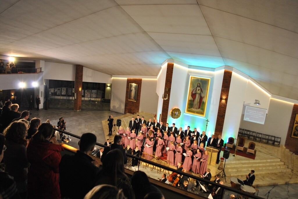 Jubileuszowy koncert Chóru Ex Animo w świętochłowickim kościele.