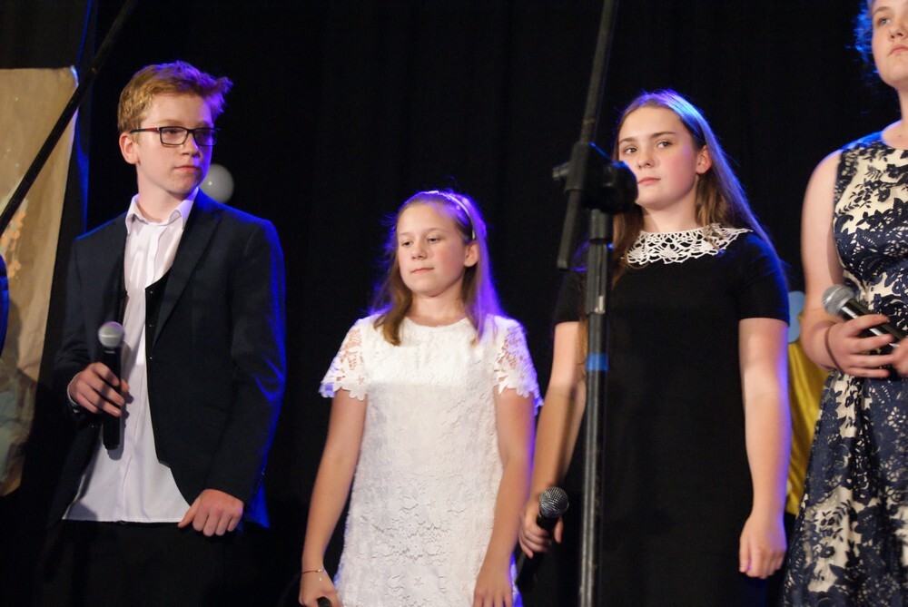 W Centrum Kultury Śląskiej &#8222;Grota&#8221; na Lipinach odbył się koncert z okazji Dnia Matki. Wydarzenie było od dawna przygotowane przez najmłodszych i ich opiekunów, a chociaż dla wielu młodych artystów był to zapewne pierwszy taki występ w życiu, żadnej tremy wśród nich nie dało się nawet przez sekundę wyczuć.