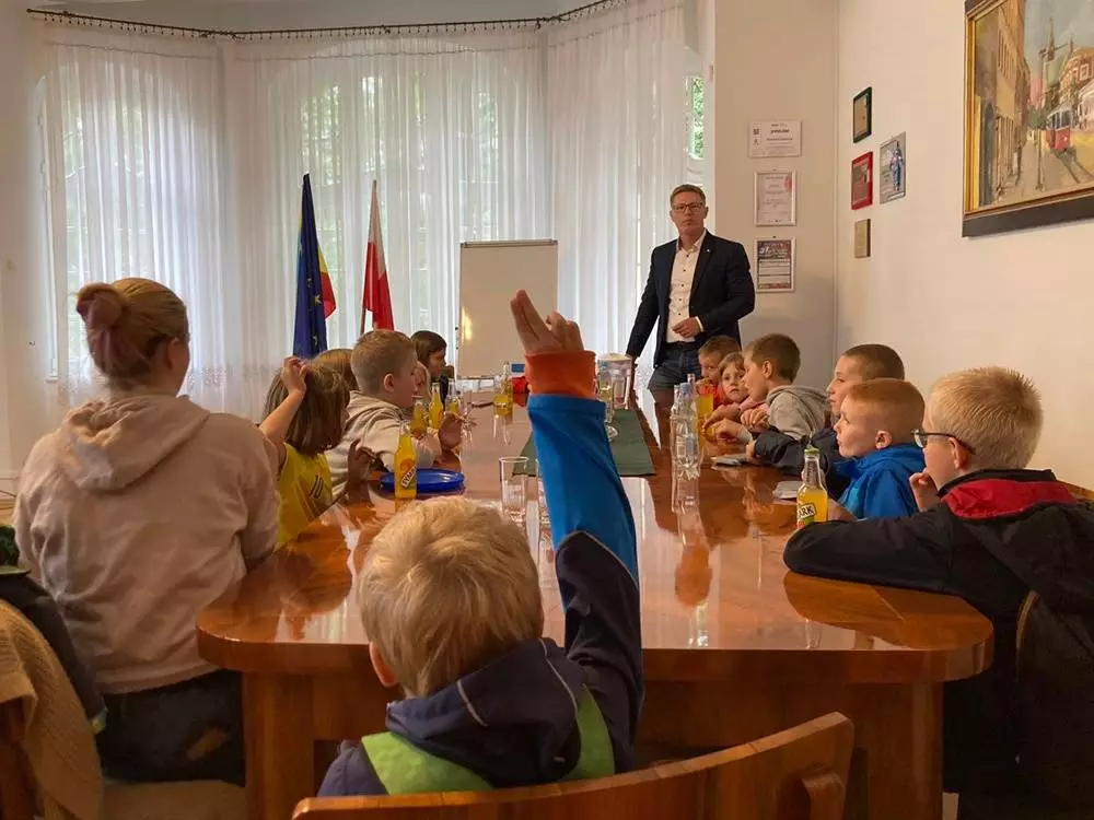 Mali goście z Centrum Kultury Śląskiej odwiedzili Prezydenta Świętochłowic / fot. Daniel Beger FB