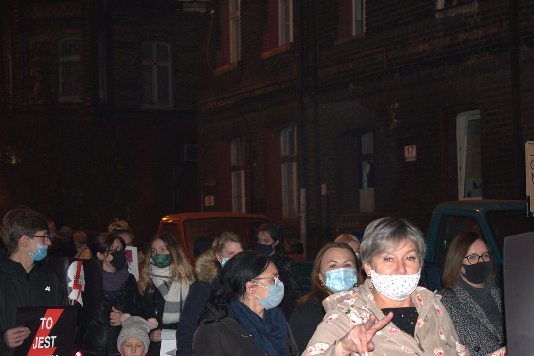 Ulicami Świętochłowic przeszła kolejna manifestacja w sprawie orzeczenia Trybunału Konstytucyjnego dotyczącego aborcji.