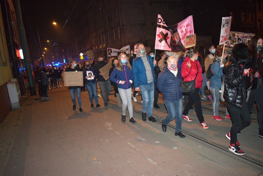 Ulicami Świętochłowic przeszła kolejna manifestacja w sprawie orzeczenia Trybunału Konstytucyjnego dotyczącego aborcji.