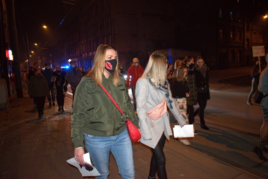 Ulicami Świętochłowic przeszła kolejna manifestacja w sprawie orzeczenia Trybunału Konstytucyjnego dotyczącego aborcji.