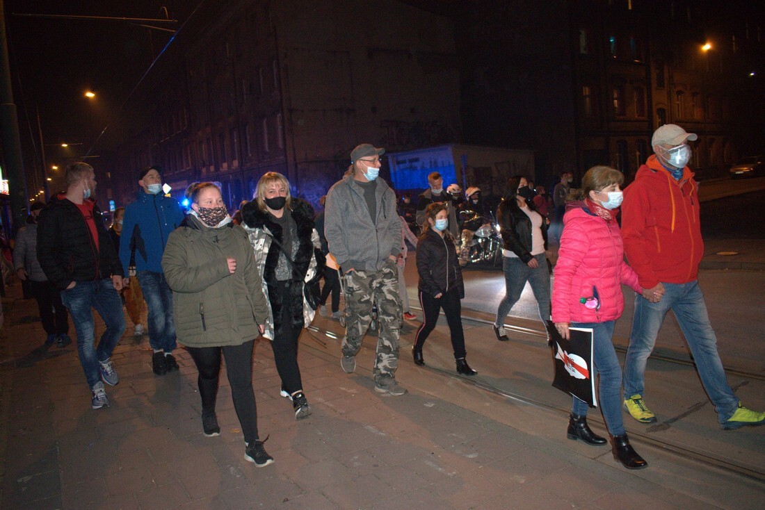 Ulicami Świętochłowic przeszła kolejna manifestacja w sprawie orzeczenia Trybunału Konstytucyjnego dotyczącego aborcji.