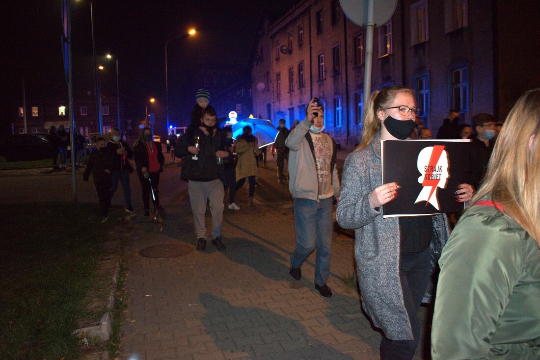 Ulicami Świętochłowic przeszła kolejna manifestacja w sprawie orzeczenia Trybunału Konstytucyjnego dotyczącego aborcji.