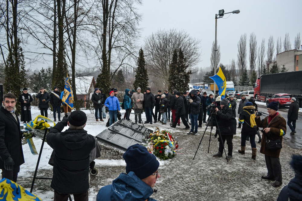 Kilkadziesiąt osób przeszło z Katowic do Świętochłowic, aby upamiętnić ofiary Tragedii Górnośląskiej. Przed pomnikiem więźniów obozu w Zgodzie złożono kwiaty i zapalono znicze.
