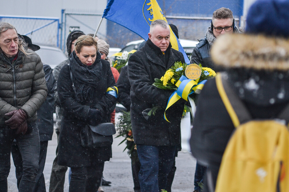 Kilkadziesiąt osób przeszło z Katowic do Świętochłowic, aby upamiętnić ofiary Tragedii Górnośląskiej. Przed pomnikiem więźniów obozu w Zgodzie złożono kwiaty i zapalono znicze.