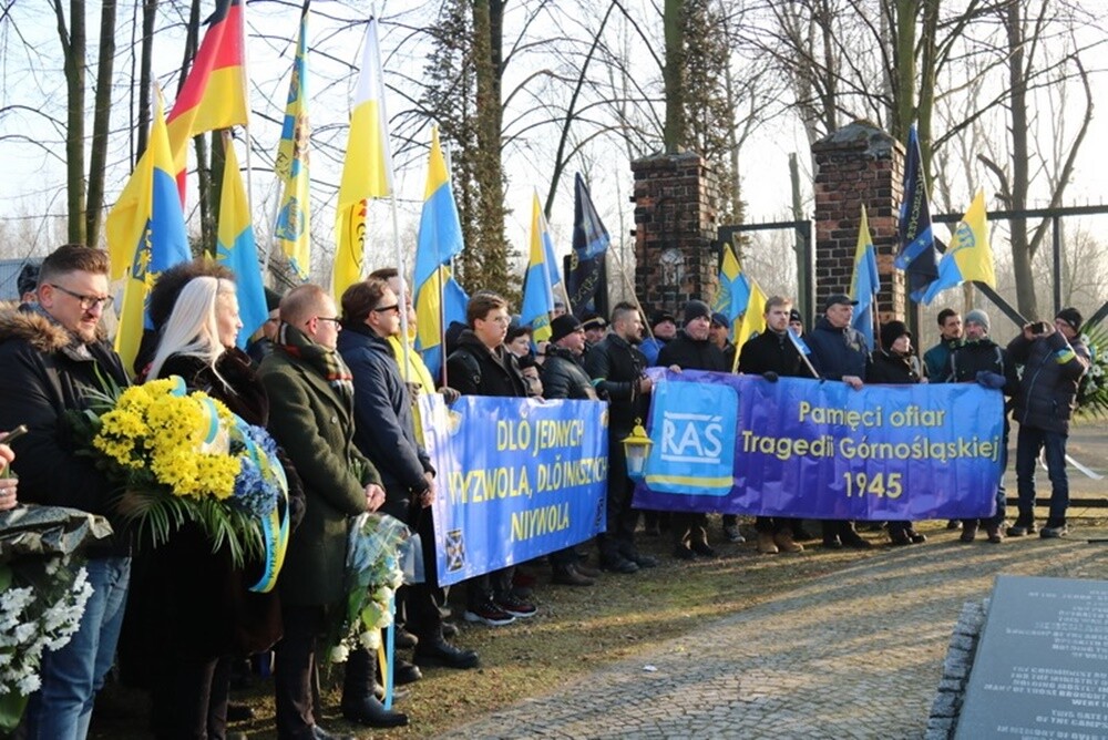 Dziś mieszkańcy Śląska wzięli udział w Marszu na Zgodę. Jego uczestnicy przeszli 10-kilometrową trasę z Katowic pod bramę byłego obozu pracy w Zgodzie w Świętochłowicach. Tam tradycyjnie uczczono ofiary Tragedii Górnośląskiej.