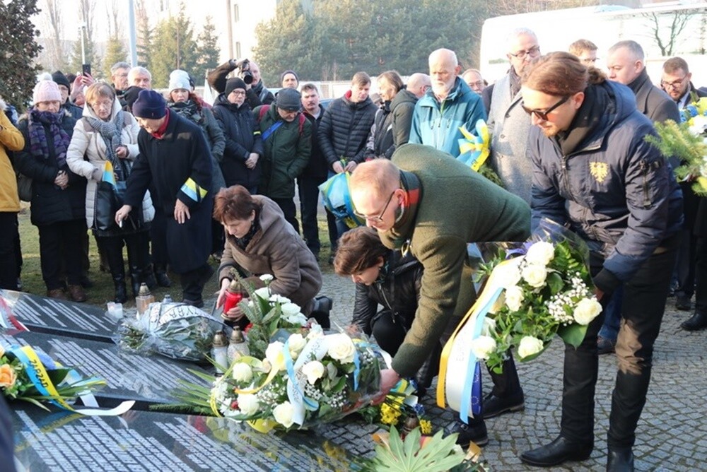 Dziś mieszkańcy Śląska wzięli udział w Marszu na Zgodę. Jego uczestnicy przeszli 10-kilometrową trasę z Katowic pod bramę byłego obozu pracy w Zgodzie w Świętochłowicach. Tam tradycyjnie uczczono ofiary Tragedii Górnośląskiej.