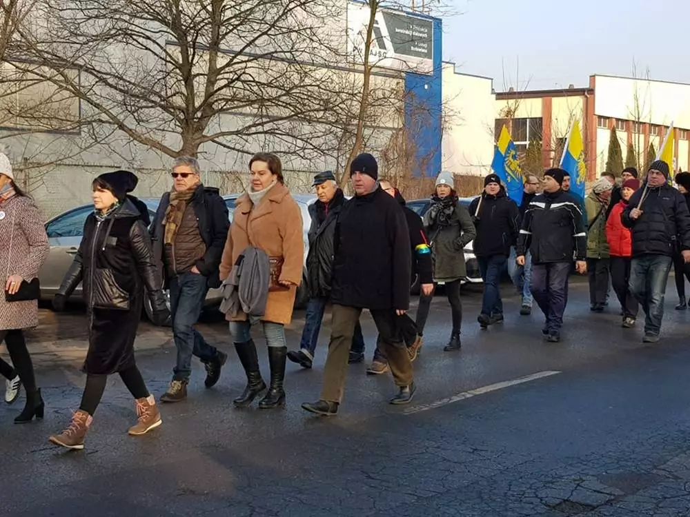 Dziś mieszkańcy Śląska wzięli udział w Marszu na Zgodę. Jego uczestnicy przeszli 10-kilometrową trasę z Katowic pod bramę byłego obozu pracy w Zgodzie w Świętochłowicach. Tam tradycyjnie uczczono ofiary Tragedii Górnośląskiej.