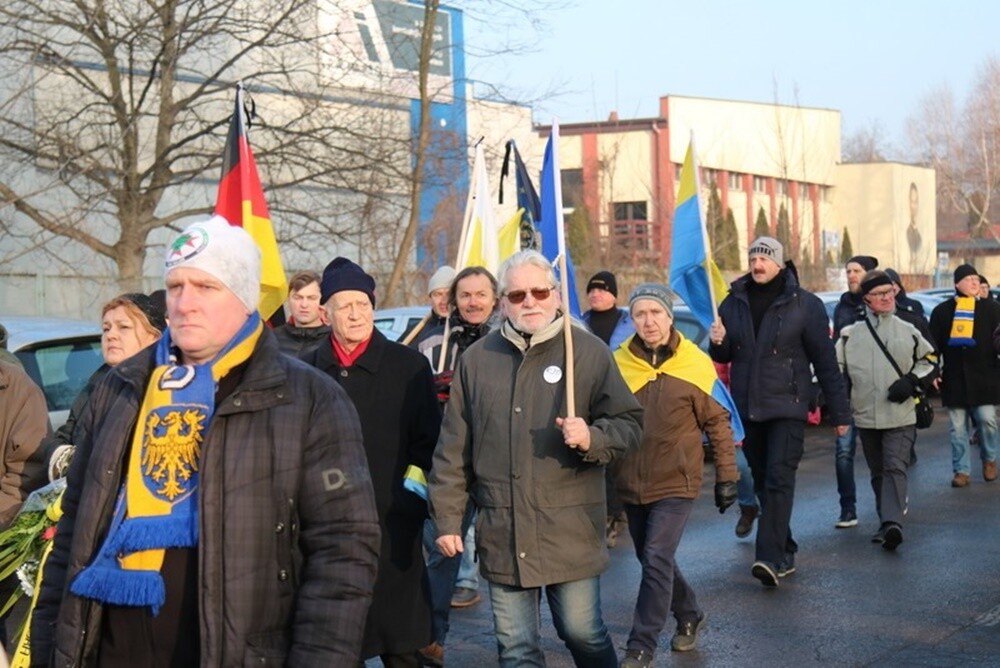 Dziś mieszkańcy Śląska wzięli udział w Marszu na Zgodę. Jego uczestnicy przeszli 10-kilometrową trasę z Katowic pod bramę byłego obozu pracy w Zgodzie w Świętochłowicach. Tam tradycyjnie uczczono ofiary Tragedii Górnośląskiej.