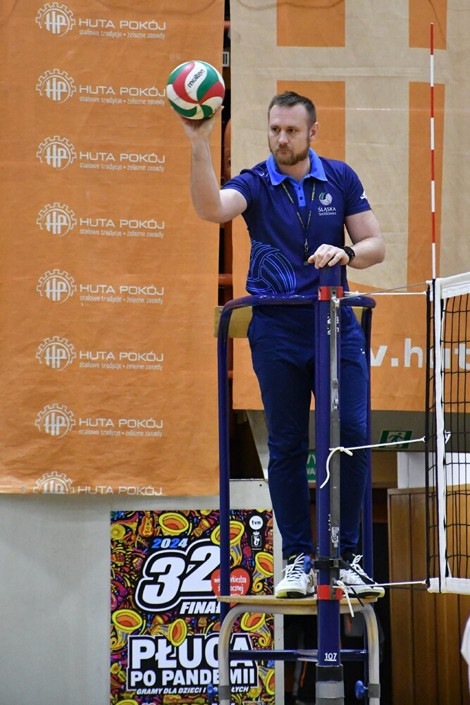 Za nami wyjątkowy mecz siatkówki! Po dwóch stronach siatki stanęli m.in. prezydenci Rudy Śląskiej i Świętochłowic. / fot. Jacek Knapik
