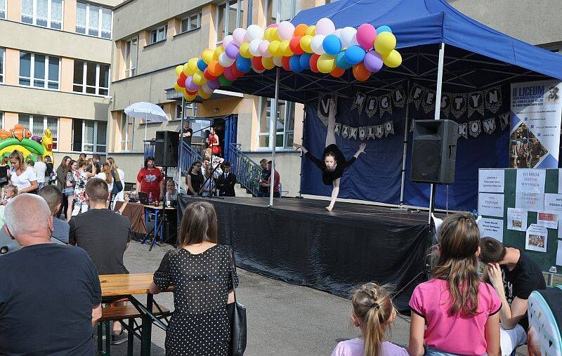 W piątek, 11 maja 2018 r., na terenie Zespołu Szkół Ogólnokształcących nr 2 odbył się VII Festyn Szkolno &#8211; Wojskowy.