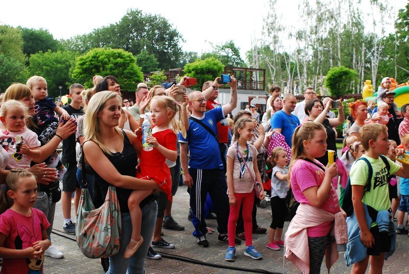 Miejski Dzień Dziecka 2019 w Świętochłowicach świętowano tradycyjnie na terenie Ośrodka Rekreacji i Sportu Skałka. Zabawę zainaugurowano w sobotę, 1 czerwca o godz. 16.00. W programie zaplanowano prezentacje artystyczne, rozmaite gry i zabawy oraz pokazy straży miejskiej i straży pożarnej.