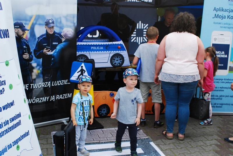 Miejski Dzień Dziecka 2019 w Świętochłowicach świętowano tradycyjnie na terenie Ośrodka Rekreacji i Sportu Skałka. Zabawę zainaugurowano w sobotę, 1 czerwca o godz. 16.00. W programie zaplanowano prezentacje artystyczne, rozmaite gry i zabawy oraz pokazy straży miejskiej i straży pożarnej.