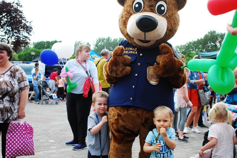 Miejski Dzień Dziecka 2019 w Świętochłowicach świętowano tradycyjnie na terenie Ośrodka Rekreacji i Sportu Skałka. Zabawę zainaugurowano w sobotę, 1 czerwca o godz. 16.00. W programie zaplanowano prezentacje artystyczne, rozmaite gry i zabawy oraz pokazy straży miejskiej i straży pożarnej.