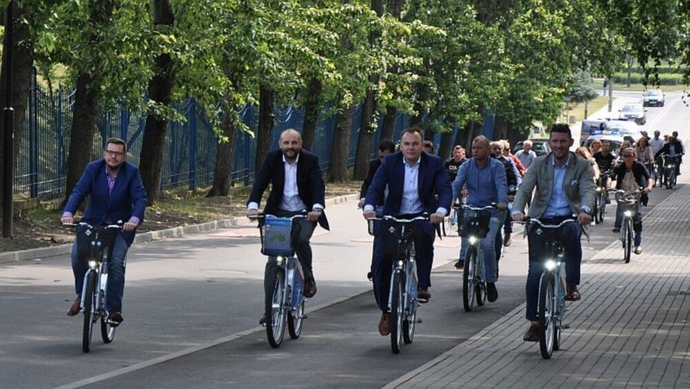 Dziś oficjalnie został zainaugurowany program pilotażowy &#8222;Świętochłowicki Rower Miejski&#8221;. Pierwszy przejazd odbył się w formie mobilnej konferencji rowerowej