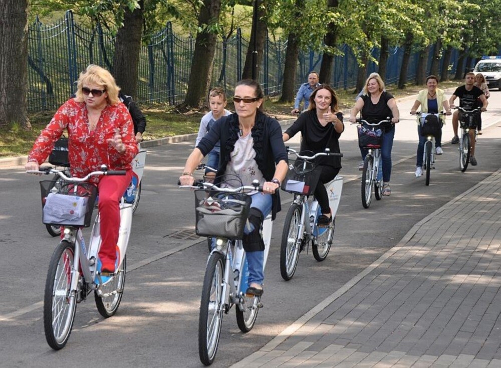 Dziś oficjalnie został zainaugurowany program pilotażowy &#8222;Świętochłowicki Rower Miejski&#8221;. Pierwszy przejazd odbył się w formie mobilnej konferencji rowerowej