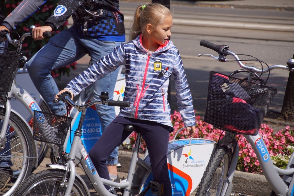 Dziś oficjalnie został zainaugurowany program pilotażowy &#8222;Świętochłowicki Rower Miejski&#8221;. Pierwszy przejazd odbył się w formie mobilnej konferencji rowerowej