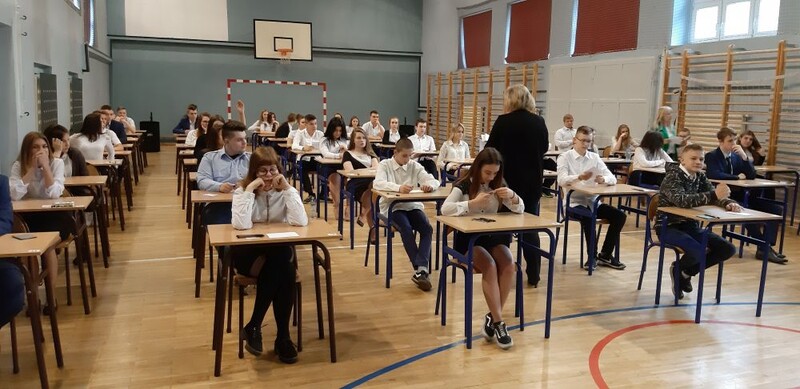 Mimo strajku nauczycieli w Świętochłowicach rozpoczęły się egzaminy gimnazjalne