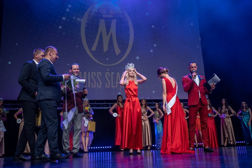 Świętochłowiczanka Julia Patrzyk otrzymała od jury tzw. zieloną kartę, która stanowi przepustkę do wystartowania w dalszym etapie Wyborów Miss Polski – Ćwierćfinale dla Kandydatek.

fot. Kamil Peszat