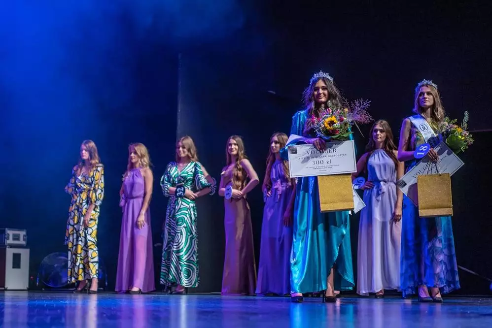 Świętochłowiczanka Julia Patrzyk otrzymała od jury tzw. zieloną kartę, która stanowi przepustkę do wystartowania w dalszym etapie Wyborów Miss Polski – Ćwierćfinale dla Kandydatek.

fot. Kamil Peszat