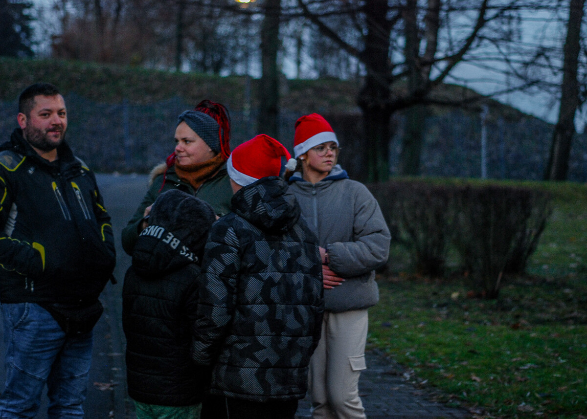 Ryk potężnych silników, klaksonów, zapach spalin i czapki Mikołajów. Mniej więcej tak wyglądała akcja MotoMikołaje, która w tym roku przejechała przez Chorzów i Świętochłowice.